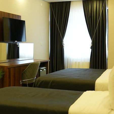 Grand Krone Hotel Cinarcik Exterior photo