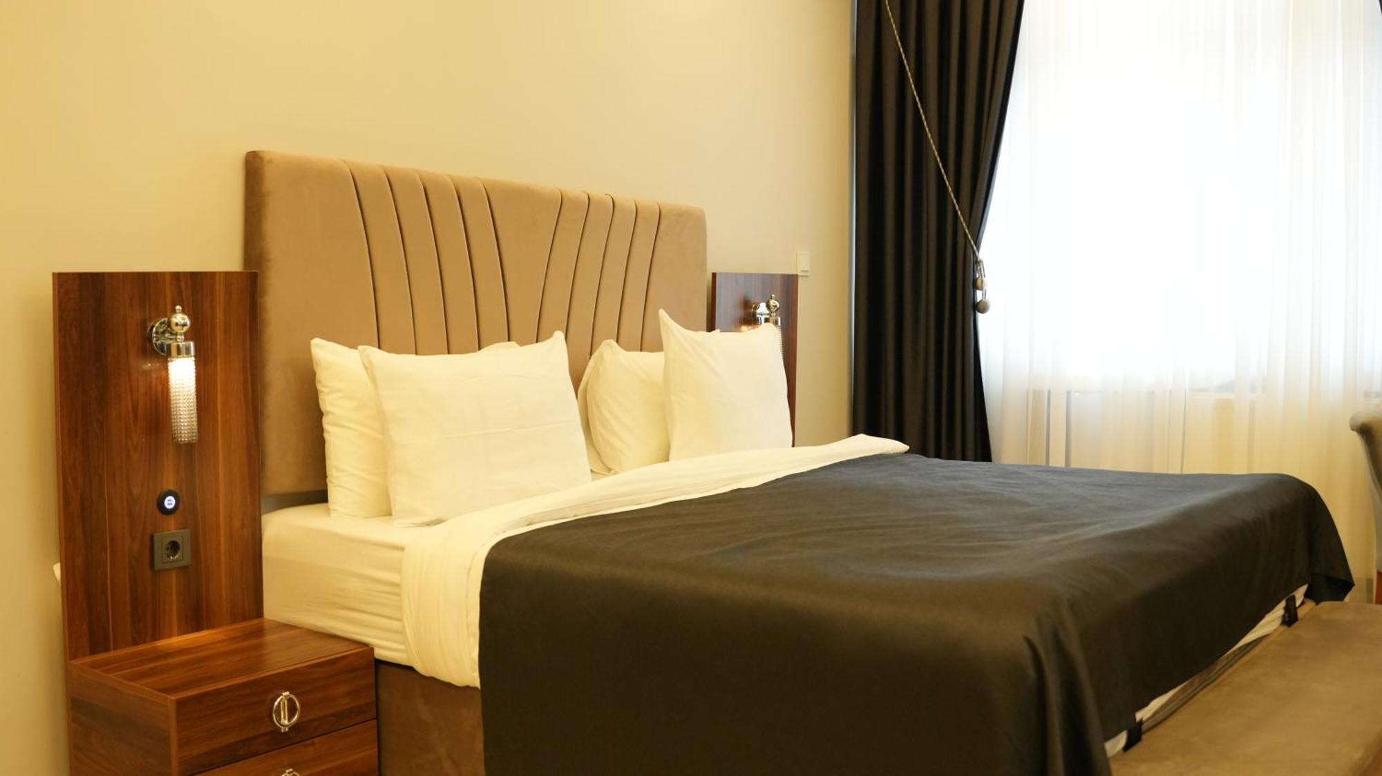 Grand Krone Hotel Cinarcik Exterior photo