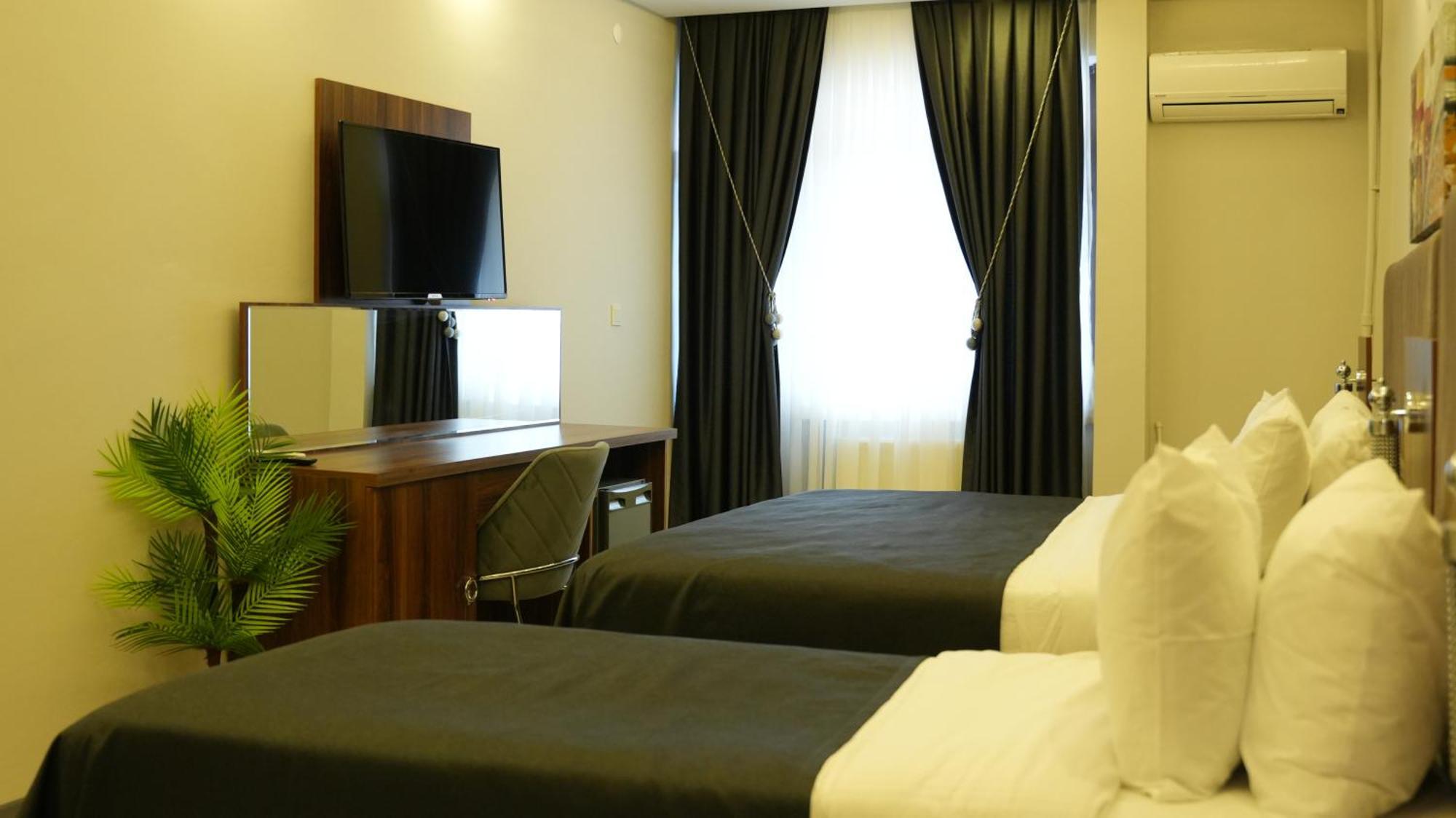 Grand Krone Hotel Cinarcik Exterior photo