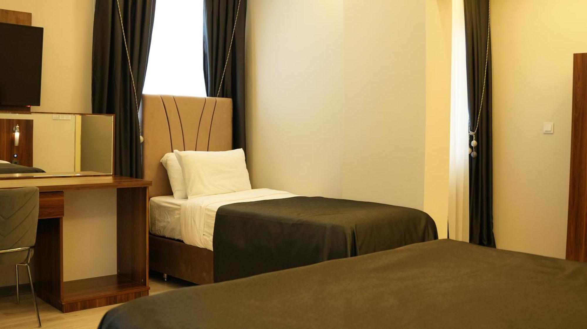 Grand Krone Hotel Cinarcik Exterior photo